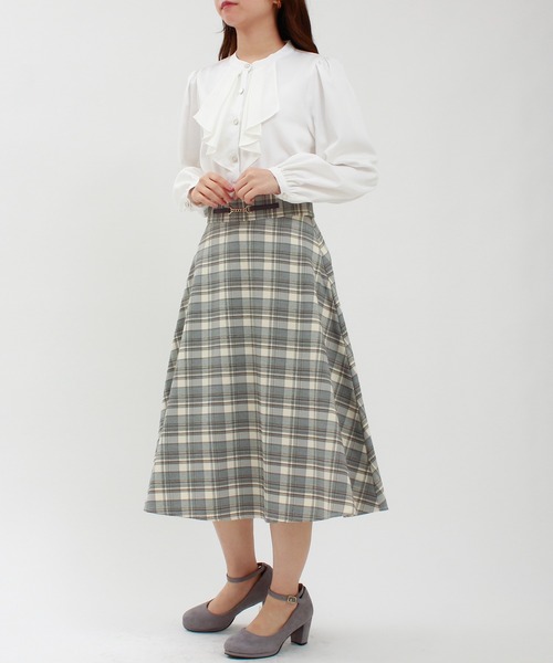 ASTORIA ODIER（アストリアオディール）の「とろみフリルブラウス（シャツ/ブラウス・レディース・ピンクベージュ/ブルーグリーン/ホワイト/ベージュ/グレイッシュベージュ/ネイビー・SMALL/MEDIUM）」の18枚目の写真