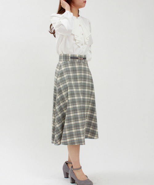 ASTORIA ODIER（アストリアオディール）の「とろみフリルブラウス（シャツ/ブラウス・レディース・ピンクベージュ/ブルーグリーン/ホワイト/ベージュ/グレイッシュベージュ/ネイビー・SMALL/MEDIUM）」の19枚目の写真