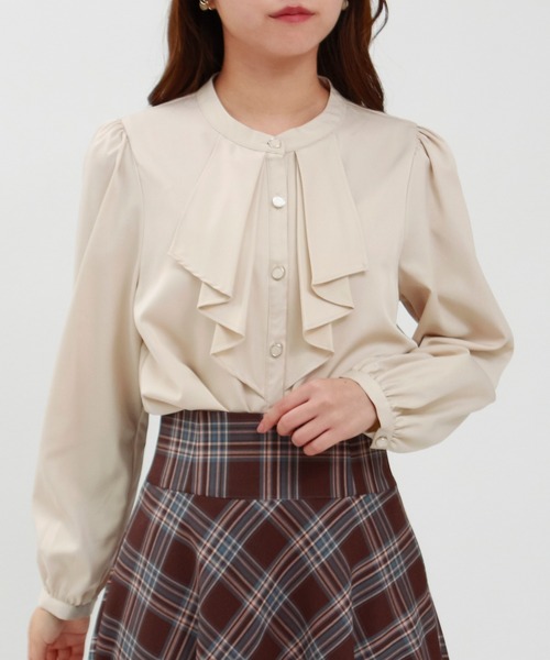 ASTORIA ODIER（アストリアオディール）の「とろみフリルブラウス（シャツ/ブラウス・レディース・ピンクベージュ/ブルーグリーン/ホワイト/ベージュ/グレイッシュベージュ/ネイビー・SMALL/MEDIUM）」の20枚目の写真