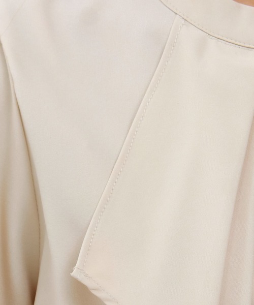 ASTORIA ODIER（アストリアオディール）の「とろみフリルブラウス（シャツ/ブラウス・レディース・ピンクベージュ/ブルーグリーン/ホワイト/ベージュ/グレイッシュベージュ/ネイビー・SMALL/MEDIUM）」の11枚目の写真