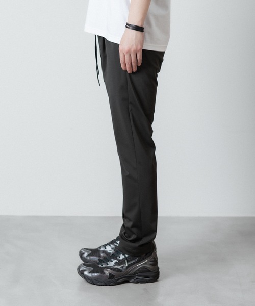 ATTACHMENT(アタッチメント)の「【 直営店・ZOZOTOWN限定 】ルカマットツイスト レギュラーフィット イージートラウザーズ / LUCA MATTE TWIST REGULAR FIT EAST TROUSERS(スラックス・メンズ・ブラック/ダークカーキ/ネイビー・1/2/3)」の20枚目の写真