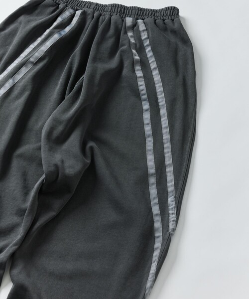 FREAK'S STORE(フリークスストア)の「MR HEARTS/ミスターハーツ 限定展開 MR HEARTS/ミスターハーツ WIDE SILHOUETTE SIDE LINE SWEAT PANTS(スウェットパンツ・メンズ・ブラウン/ネイビー/ブラック・SMALL/MEDIUM/LARGE)」の15枚目の写真