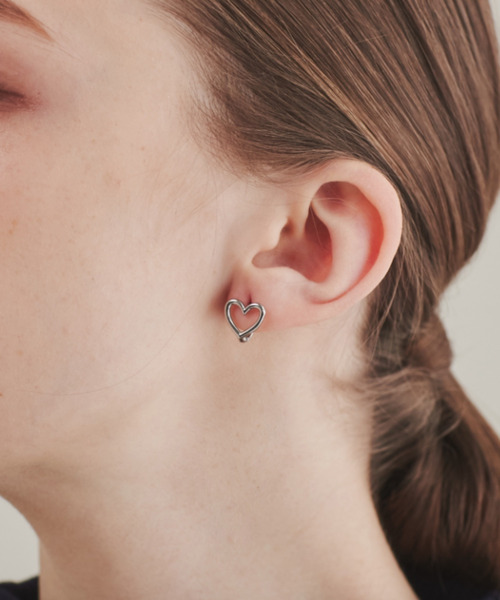 ciite' surgical stainless(シーテサージカルステンレス)の「【 金属アレルギー対応 】 ハートフープピアス サージカルステンレス (両耳用)(ピアス(両耳用)・レディース・ゴールド/シルバー・FREE)」の6枚目の写真