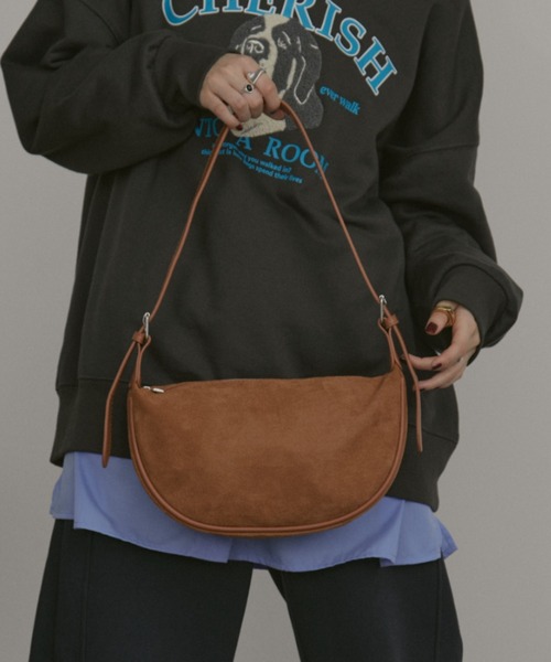 スエードハーフムーンショルダーバッグ/2WAY仕様/500ml収納可能