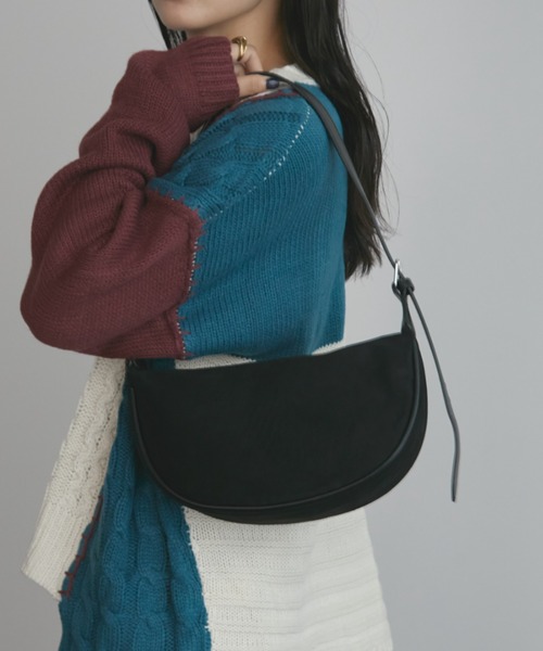 スエードハーフムーンショルダーバッグ/2WAY仕様/500ml収納可能