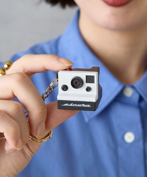 【新品未使用】デジカメ　デジタルカメラ　シルバー　レトロ　可愛い　小学生 Amazon.co.jp: [Amazon限定ブランド] 子供用カメラ 子ども用