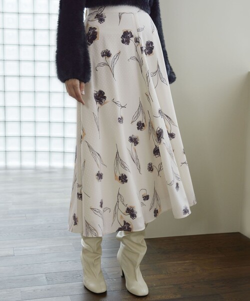 【セール】【VERY NaVY2024年12月号掲載】カラーシャドウフィオーレプリント フレアスカート（スカート）｜EPOCA（エポカ） 45,430円