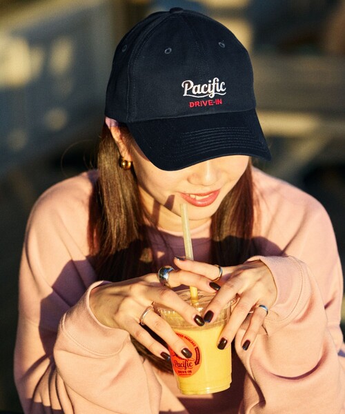 FREAK'S STORE(フリークスストア)の「限定展開 Pacific Drive IN×FREAK'S STORE/パシフィックドライブイン 別注 ワンポイント刺繍 ベースボールキャップ(キャップ・メンズ・ブラック/チャコールグレー/ネイビー/ベージュ・フリ-)」の10枚目の写真