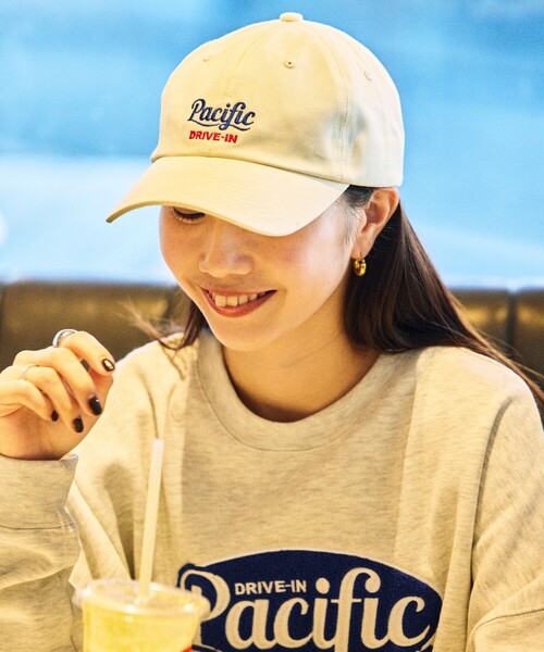 FREAK'S STORE(フリークスストア)の「限定展開 Pacific Drive IN×FREAK'S STORE/パシフィックドライブイン 別注 ワンポイント刺繍 ベースボールキャップ(キャップ・メンズ・ブラック/チャコールグレー/ネイビー/ベージュ・フリ-)」の12枚目の写真