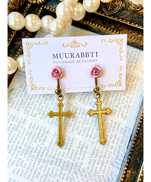 tone（トーン）の「【MUURABBTI】薔薇と十字架のイヤリング(MA)（イヤリング・レディース・ブラック/ブルー/ピンク・FREE）」の2枚目の写真