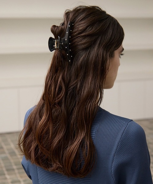 MIELI INVARIANT（ミエリインヴァリアント）の「Pearl Dot Curve Hair Clip（バレッタ/ヘアクリップ・レディース・アイボリー/グレイッシュベージュ/ブラック・FREE）」の8枚目の写真