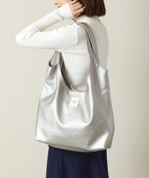 ITS'DEMO（イッツデモ）の「◆【通勤に／A4対応】パッチ付きラウンドトート（トートバッグ・レディース・シルバー/ブラック/ナチュラル/ブロンズ・00）」の4枚目の写真