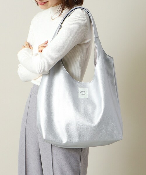 ITS'DEMO（イッツデモ）の「◆【通勤に／A4対応】パッチ付きラウンドトート（トートバッグ・レディース・シルバー/ブラック/ナチュラル/ブロンズ・00）」の3枚目の写真