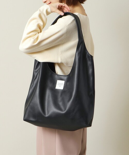 ITS'DEMO（イッツデモ）の「◆【通勤に／A4対応】パッチ付きラウンドトート（トートバッグ・レディース・シルバー/ブラック/ナチュラル/ブロンズ・00）」の2枚目の写真