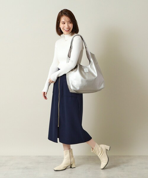 ITS'DEMO（イッツデモ）の「◆【通勤に／A4対応】パッチ付きラウンドトート（トートバッグ・レディース・シルバー/ブラック/ナチュラル/ブロンズ・00）」の6枚目の写真