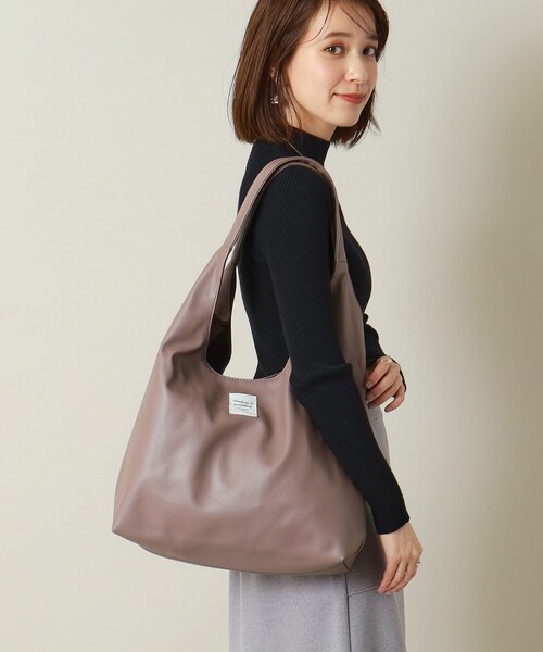 ITS'DEMO（イッツデモ）の「◆【通勤に／A4対応】パッチ付きラウンドトート（トートバッグ・レディース・シルバー/ブラック/ナチュラル/ブロンズ・00）」の9枚目の写真