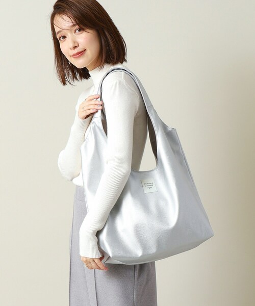 ITS'DEMO（イッツデモ）の「◆【通勤に／A4対応】パッチ付きラウンドトート（トートバッグ・レディース・シルバー/ブラック/ナチュラル/ブロンズ・00）」の11枚目の写真