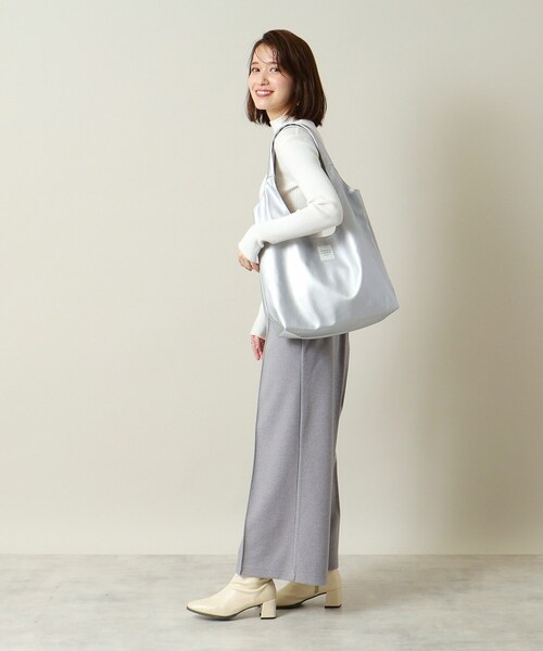 ITS'DEMO（イッツデモ）の「◆【通勤に／A4対応】パッチ付きラウンドトート（トートバッグ・レディース・シルバー/ブラック/ナチュラル/ブロンズ・00）」の12枚目の写真