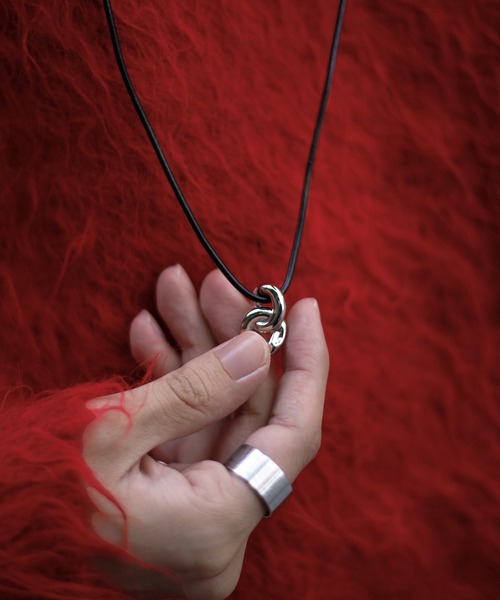 epnok(エプノック)の「ロングレザーコードネックレス(ネックレス・メンズ・ブラック・FREE)」の2枚目の写真