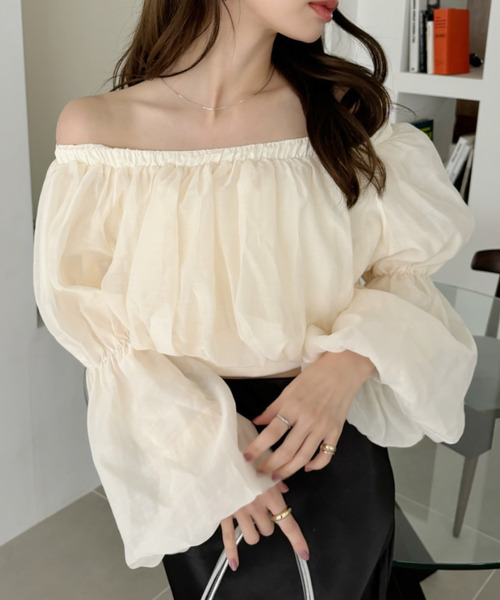 Ada.(エイダ)の「シフォン ふんわり オフショル クロップド トップス(シャツ/ブラウス・レディース・ホワイト/ベージュ/ブラック/ネイビー/グレー/イエロー・M)」の5枚目の写真