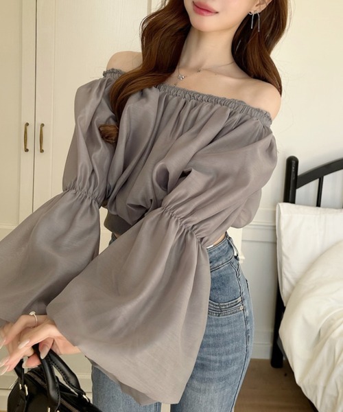 Ada.(エイダ)の「シフォン ふんわり オフショル クロップド トップス(シャツ/ブラウス・レディース・ホワイト/ベージュ/ブラック/ネイビー/グレー/イエロー・M)」の4枚目の写真