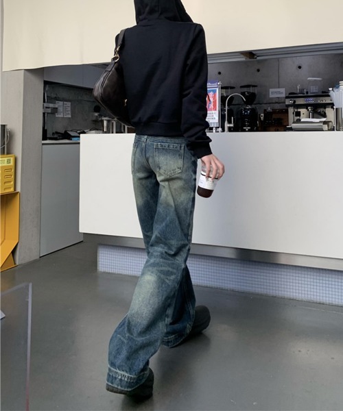 by muni:r(バイ ムニール)の「ビンテージカットワイドデニムパンツ(デニムパンツ・レディース・ブルー・SMALL/MEDIUM)」の5枚目の写真