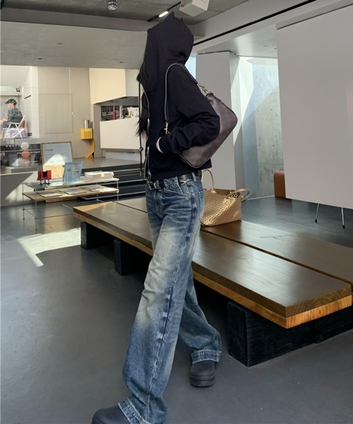 by muni:r(バイ ムニール)の「ビンテージカットワイドデニムパンツ(デニムパンツ・レディース・ブルー・SMALL/MEDIUM)」の9枚目の写真