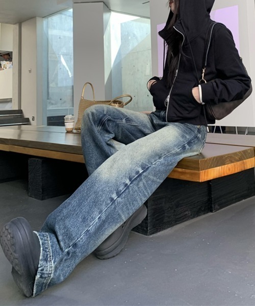 by muni:r(バイ ムニール)の「ビンテージカットワイドデニムパンツ(デニムパンツ・レディース・ブルー・SMALL/MEDIUM)」の10枚目の写真