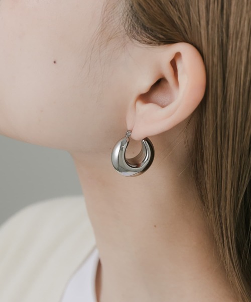 SMELLY（スメリー）の「ステンレスプランプフープピアス（ピアス（両耳用）・レディース・シルバー・-）」の4枚目の写真