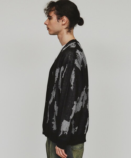 tk.TAKEO KIKUCHI（ティーケータケオキクチ）の「アブストラクトシアーカーディガン（カーディガン/ボレロ・メンズ・ブラック系4/ホワイト系5・03/02）」の13枚目の写真