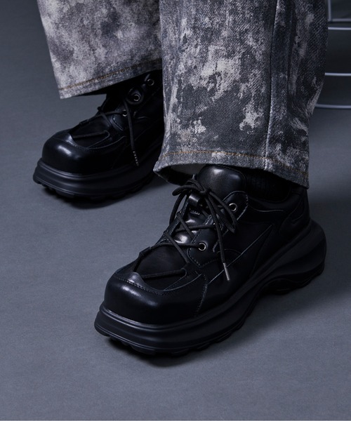 Ellno Loset(エルノロゼット)の「ボリュームソールハトメスニーカー(スニーカー・メンズ・ブラック・X-SMALL/SMALL/MEDIUM/LARGE/X-LARGE)」の3枚目の写真