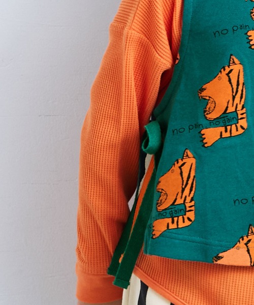 MARKEY'S(マーキーズ)の「総柄ミニ裏毛エプロンベスト(ベスト・キッズ・ベージュ/グリーン/ライトブルー・XS/S/M/L)」の5枚目の写真