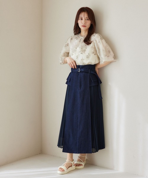 mysty woman(ミスティウーマン)の「異素材プリーツレイヤースカート 320386(スカート・レディース・ブラック/ネイビー・FREE)」の5枚目の写真