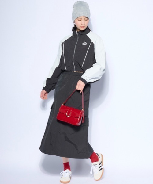 Kappa(カッパ)の「ショート丈 ナイロントラックジャケット(ナイロンジャケット・レディース・パープル/ブラック・SMALL/MEDIUM/LARGE)」の10枚目の写真