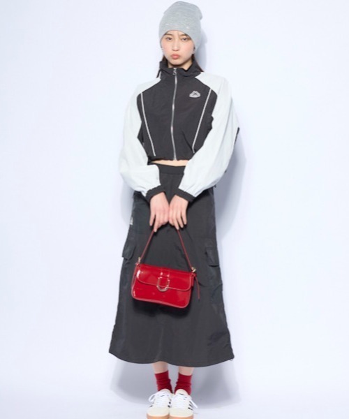 Kappa(カッパ)の「ショート丈 ナイロントラックジャケット(ナイロンジャケット・レディース・パープル/ブラック・SMALL/MEDIUM/LARGE)」の12枚目の写真