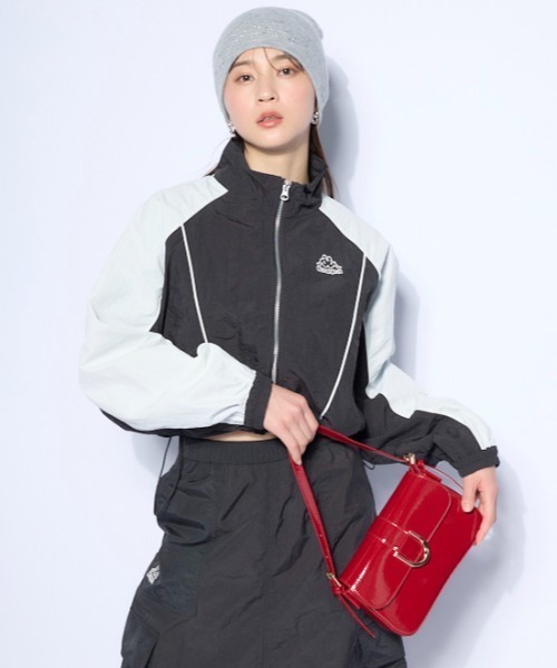 Kappa(カッパ)の「ショート丈 ナイロントラックジャケット(ナイロンジャケット・レディース・パープル/ブラック・SMALL/MEDIUM/LARGE)」の13枚目の写真