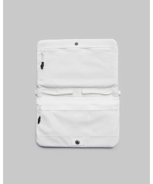 Topologie(トポロジー)の「Flat Sacoche Small フラットサコッシュ【バッグ単体】(ショルダーバッグ・レディース・ブラック/レッド/ホワイト/ゴールド/シルバー/ブラック系その他/ダークブルー/レッド系その他/グリーン系その他・ONE SIZE)」の12枚目の写真