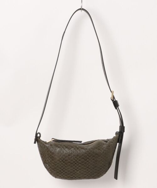 ALLSAINTS（オールセインツ）の「MADEA SNAKE EFFECT LEATHER CROSSBODY BAG | MADEA スネーク エフェクト レザー クロスボディ バッグ（ショルダーバッグ・レディース・グリーン系その他・ONE SIZE）」の2枚目の写真