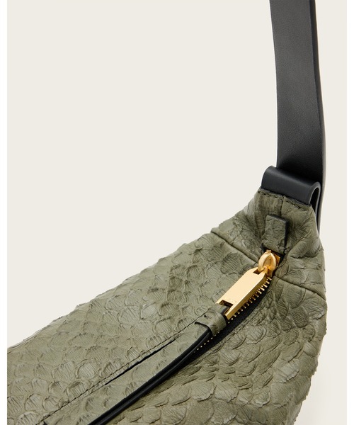 ALLSAINTS（オールセインツ）の「MADEA SNAKE EFFECT LEATHER CROSSBODY BAG | MADEA スネーク エフェクト レザー クロスボディ バッグ（ショルダーバッグ・レディース・グリーン系その他・ONE SIZE）」の9枚目の写真