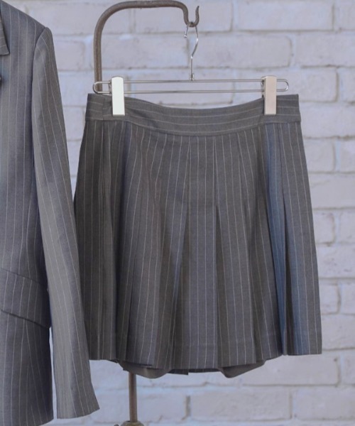 Meline M(メリンエム)の「Timeless pleated Stripe Skirt タイムレスプリーツストライプスカート(スカート・レディース・グレー・FREE)」の19枚目の写真