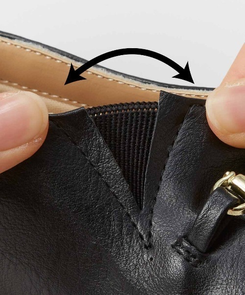 Live in comfort(リブインコンフォート)の「リブ イン コンフォート はまじとコラボ ビット遣いが上品な やわらかフラットシューティ(スリッポン・レディース・ホワイト/ブラック・1/4/5/6/2/3/8/7/P)」の5枚目の写真