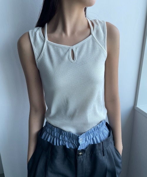 AIC.（エーアイシー）の「クロスデザインリブトップス（タンクトップ・レディース・アイボリー/ブラック・FREE）」の2枚目の写真