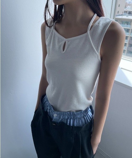 AIC.（エーアイシー）の「クロスデザインリブトップス（タンクトップ・レディース・アイボリー/ブラック・FREE）」の3枚目の写真