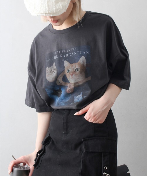 ネコ 5/22 Sサイズ 1JINN Tシャツ やんのかステップの猫 ホワイト Regular Fit T-Shirt by 小鳥と