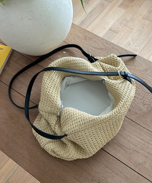 FINEnough(ファインナフ)の「ストローメッシュショルダーバッグ(ショルダーバッグ・レディース・ライトベージュ/ベージュ/イエロー・FREE)」の4枚目の写真