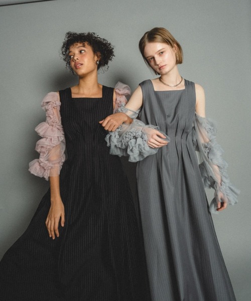 et.UNiVER(エトユニベール)の「Frourish attched dress(ドレス・レディース・ライトグレー/ブラック/グレー・SMALL/MEDIUM/LARGE)」の3枚目の写真