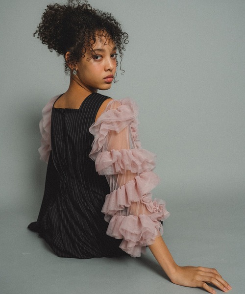 et.UNiVER(エトユニベール)の「Frourish attched dress(ドレス・レディース・ライトグレー/ブラック/グレー・SMALL/MEDIUM/LARGE)」の4枚目の写真