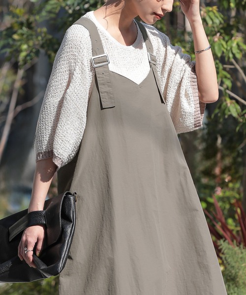 n'OrLABEL（ノアールレーベル）の「『コクーンナイロンジャンパースカート』（ジャンパースカート・レディース・グリーン/ブラック/グレイッシュベージュ・1/2）」の6枚目の写真