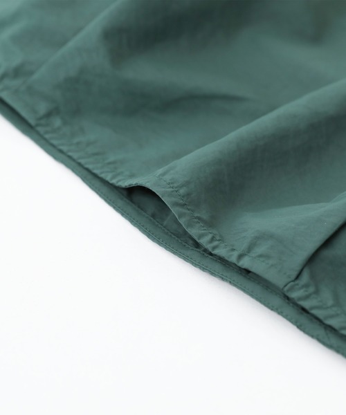 n'OrLABEL（ノアールレーベル）の「『コクーンナイロンジャンパースカート』（ジャンパースカート・レディース・グリーン/ブラック/グレイッシュベージュ・1/2）」の15枚目の写真