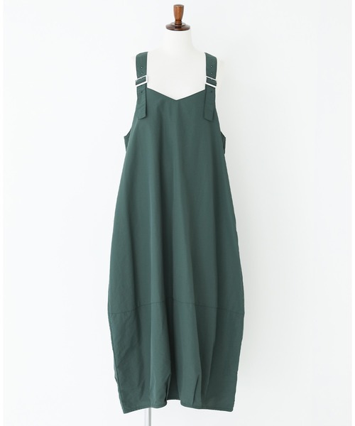 n'OrLABEL（ノアールレーベル）の「『コクーンナイロンジャンパースカート』（ジャンパースカート・レディース・グリーン/ブラック/グレイッシュベージュ・1/2）」の10枚目の写真